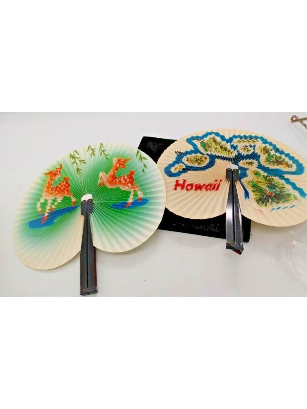 Vintage Chinese Fans - Gorgeolus paper fans (2) - 1950-1960's